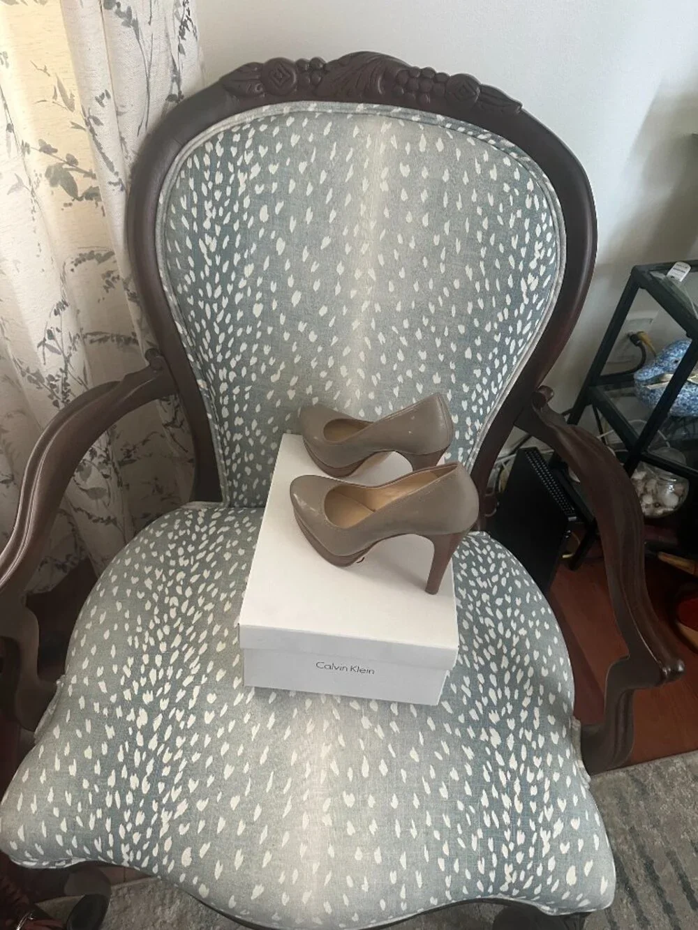 Calvin Klein Tan Leather Heels – Size 6